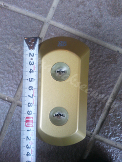 ひとつのユニットに鍵穴が2つあるのが特徴です