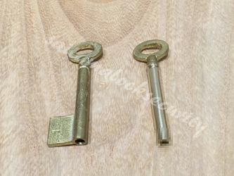 左の管鍵(原型)を右のように加工します