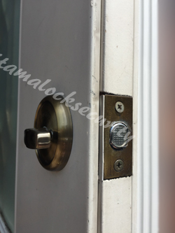 TITAN Kwikset