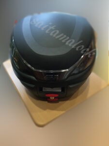 GIVI ギビ バイク Rear BOX インロック開錠/店舗持ち込みの施工イメージ