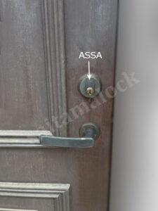 スウェーデンドア ASSA410アッサ 外国製ドアノブ故障 鍵交換 / 横浜市 青葉区の施工イメージ